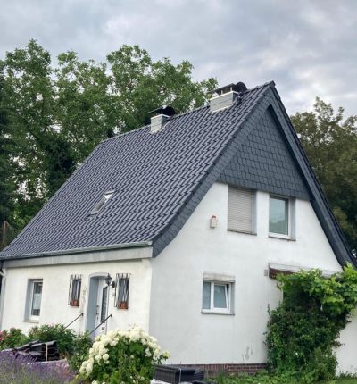 Dach_mit_Ziegel_und_Schieferfassadenverkleidung